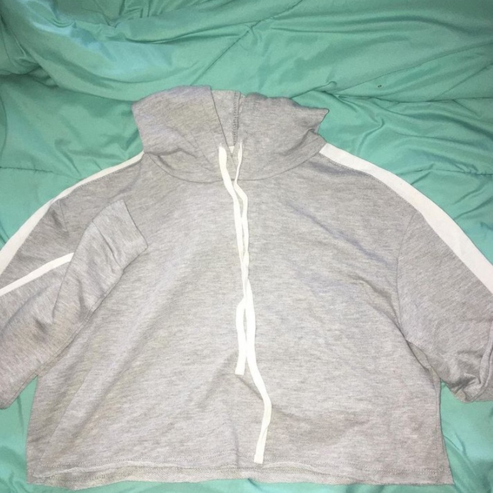 cropped hoodie